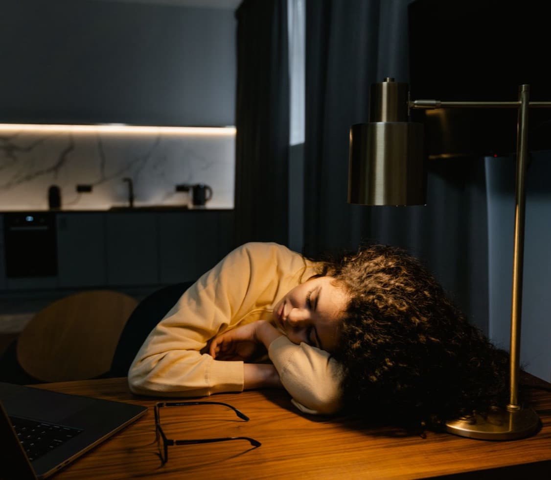 Productividad tóxica: por qué descansar te genera culpa aunque lo necesites